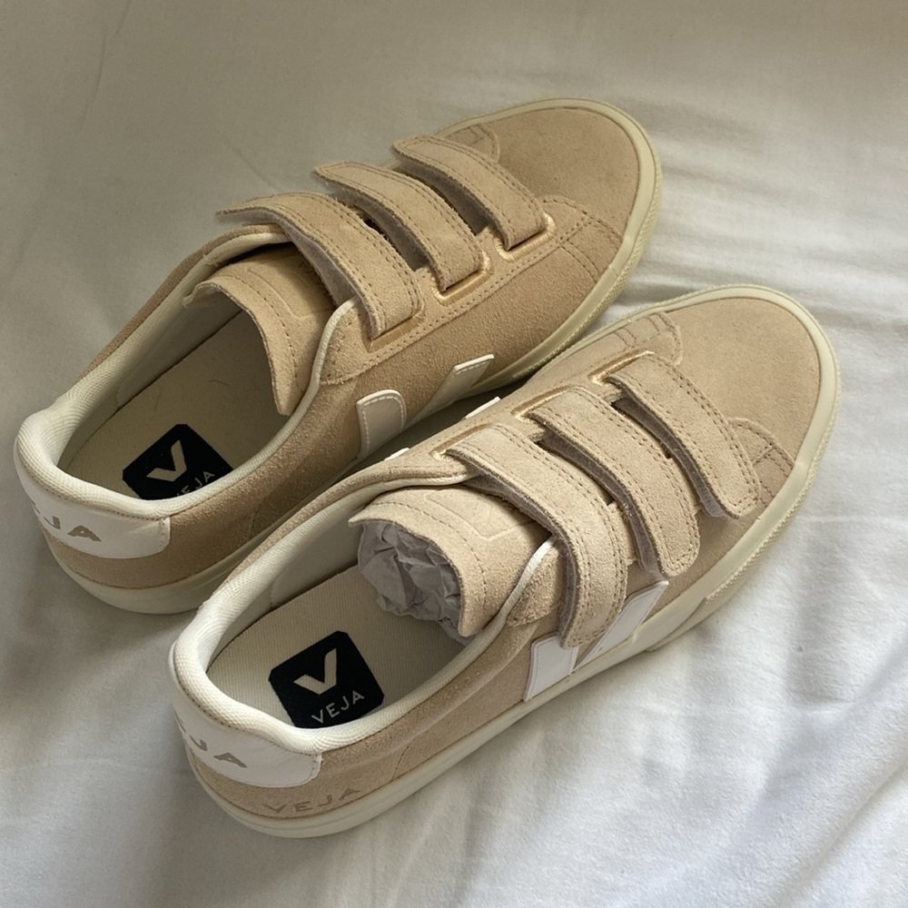 VEJA Recife Almond White Sneaker